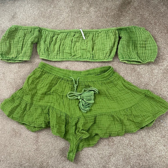 By Anthropologie Green Short Set - Picture 3 of 6